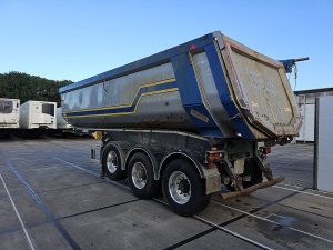 Strona kierowcy z tyłu — Carnehl HALFPIPE 28M3 z 2020 roku