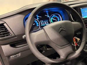 Wyposażenie specjalne wnętrza — Citroën E-JUMPY L2 50 kWh 230km WLTP z 2024 roku