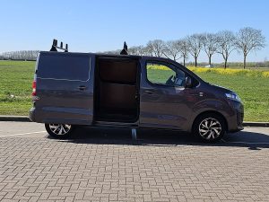 Drzwi boczne przestrzeni ładunkowej — Citroën JUMPY 2.0 L2 Navi Lm-Velgen AC z 2020 roku