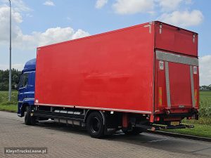 Strona kierowcy z tyłu — DAF CF 400 TAILLIFT z 2017 roku