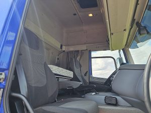 Wnętrze kabiny — DAF CF 400 TAILLIFT z 2017 roku
