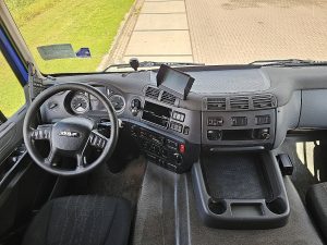 Deska rozdzielcza i stanowisko kierowcy — DAF CF 400 TAILLIFT z 2017 roku