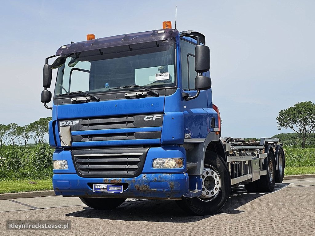 DAF CF 85.360 FAS 6X2 EEV z 2009 roku, hakowiec z zagranicy — przód pojazdu