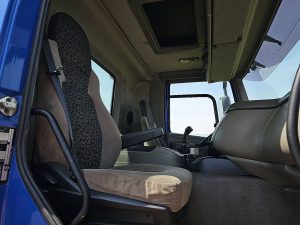 Wnętrze kabiny — DAF CF 85.360 FAS 6X2 EEV z 2009 roku