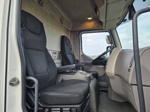Wnętrze kabiny — DAF LF 180 TIJHOF NEW FLY OVER z 2018 roku