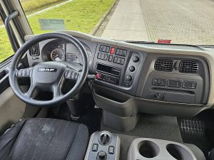 Deska rozdzielcza i stanowisko kierowcy — DAF LF 180 TIJHOF NEW FLY OVER z 2018 roku