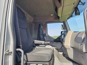 Wnętrze kabiny — DAF LF 210 TIJHOF z 2020 roku
