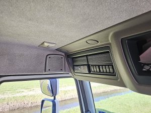 Wyposażenie specjalne wnętrza — DAF LF 55.180 11.9T AIRCO 3 SEATS z 2011 roku