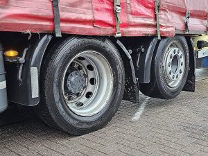 Opony z dobrym bieżnikiem — DAF XF 450 FAN 6X2 STEERAXLE z 2019 roku