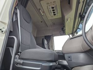 Wnętrze kabiny — DAF XF 450 FAN 6X2 STEERAXLE z 2019 roku