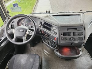 Deska rozdzielcza i stanowisko kierowcy — DAF XF 450 FAN 6X2 STEERAXLE z 2019 roku