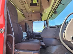 Wnętrze kabiny — DAF XF 480 z 2018 roku