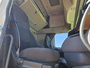Wnętrze kabiny — DAF XF 480 z 2020 roku