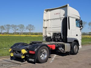 Strona pasażera z tyłu — DAF XF 480 z 2021 roku
