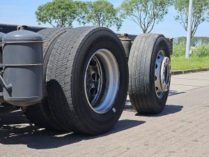 Opony z dobrym bieżnikiem — DAF XF 480 6X2 FAN WB530 z 2018 roku