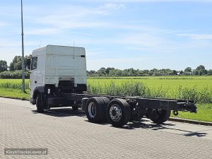 Strona kierowcy z tyłu — DAF XF 480 6X2 FAN WB530 z 2018 roku
