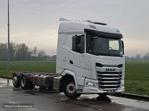 Strona pasażera z przodu — DAF XF 480 6X2 FAR INTARDER z 2023 roku