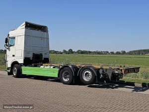 Strona kierowcy z tyłu — DAF XF 480 FAR CLEAN MANUAL z 2021 roku