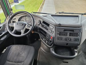 Deska rozdzielcza i stanowisko kierowcy — DAF XF 480 SPACECAB PTO+HYDR. z 2020 roku