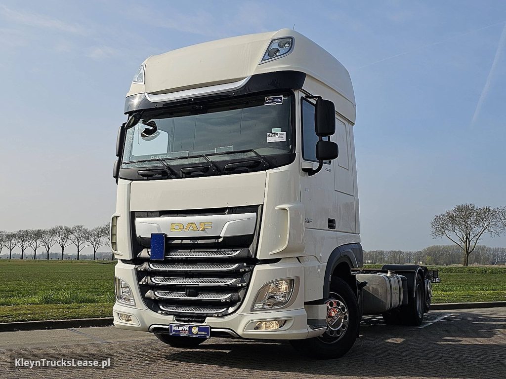 DAF XF 480 SSC FAR z 2021 roku, podwozie z kabiną z zagranicy — przód pojazdu