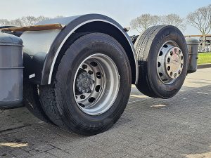 Opony z dobrym bieżnikiem — DAF XF 480 SSC FAR z 2021 roku