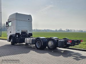 Strona kierowcy z tyłu — DAF XF 480 SSC FAR z 2021 roku