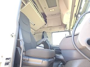 Wnętrze kabiny — DAF XF 480 SSC SKIRTS z 2019 roku