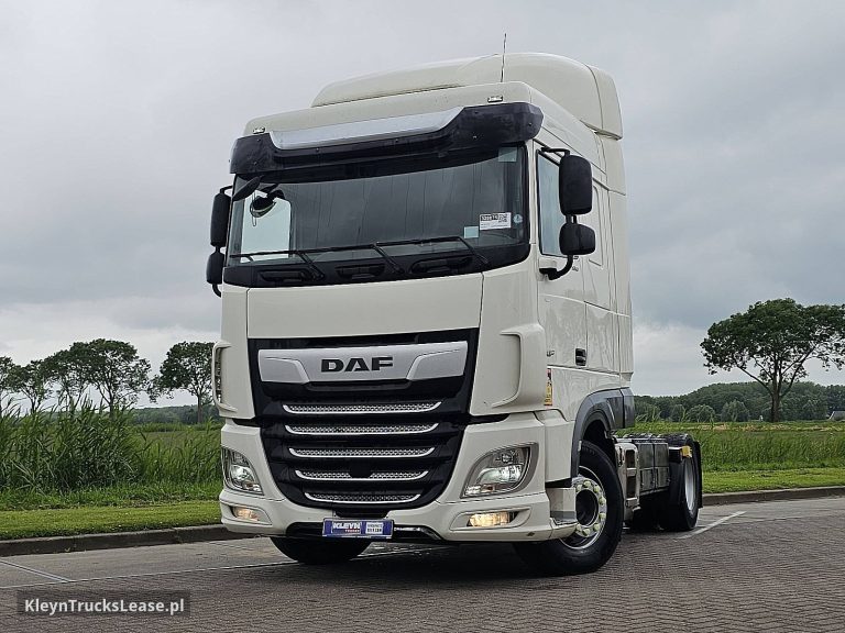 DAF XF 530 z 2021 roku, ciągnik siodłowy z zagranicy — przód pojazdu