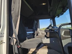 Wnętrze kabiny — DAF XF 530 NGD z 2022 roku