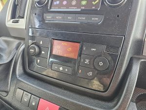 Wyposażenie specjalne wnętrza — Fiat DUCATO 35 2.3 DC clima EURO6 z 2020 roku