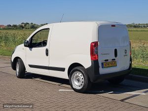 Strona kierowcy z tyłu — Fiat FIORINO 1.3 EURO6 z 2022 roku