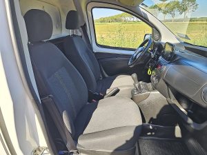 Wnętrze kabiny — Fiat FIORINO 1.3 EURO6 z 2022 roku