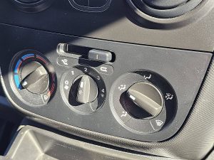 Wyposażenie specjalne wnętrza — Fiat FIORINO 1.3 EURO6 z 2022 roku