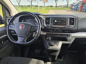 Deska rozdzielcza i stanowisko kierowcy — Fiat SCUDO 2.0 dc ac aut EURO6 z 2024 roku
