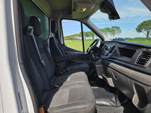 Wnętrze kabiny — Ford TRANSIT 2.0 Bakwagen Laadklep! z 2022 roku