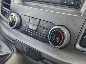 Wyposażenie specjalne wnętrza — Ford TRANSIT 2.0 Bakwagen Laadklep! z 2022 roku