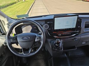 Deska rozdzielcza i stanowisko kierowcy — Ford TRANSIT 2.0 L2H3 Xenon CarPlay! z 2024 roku