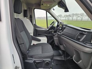 Wnętrze kabiny — Ford TRANSIT 2.0 L3H2 170Pk Navi AC! z 2021 roku
