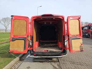 Przestrzeń ładunkowa — Ford TRANSIT 2.0 TDCI L3H2 z 2021 roku