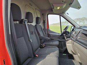 Wnętrze kabiny — Ford TRANSIT 2.0 TDCI L3H2 z 2021 roku