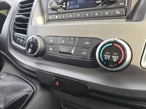 Wyposażenie specjalne wnętrza — Ford TRANSIT 2.0 TDCI L3H2 z 2021 roku