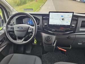 Deska rozdzielcza i stanowisko kierowcy — Ford TRANSIT 350 ac automaat EURO6 z 2024 roku