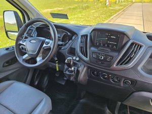 Deska rozdzielcza i stanowisko kierowcy — Ford TRANSIT 350 ac dubb cabine EURO6 z 2018 roku
