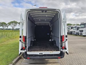 Przestrzeń ładunkowa — Ford TRANSIT 350 L4H3 Navi Camera z 2024 roku