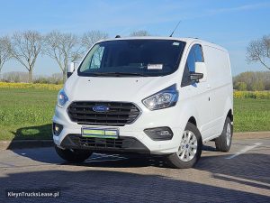 Przód pojazdu — Ford TRANSIT CUSTOM 2.0 L1H1 LIMITED 130Pk! z 2022 roku