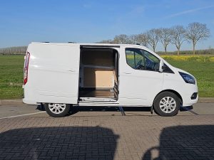 Drzwi boczne przestrzeni ładunkowej — Ford TRANSIT CUSTOM 2.0 L1H1 LIMITED 130Pk! z 2022 roku