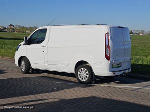 Strona kierowcy z tyłu — Ford TRANSIT CUSTOM 2.0 L1H1 LIMITED 130Pk! z 2022 roku
