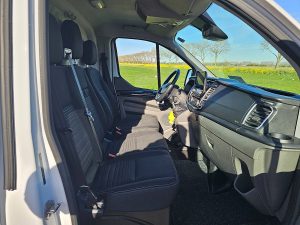 Wnętrze kabiny — Ford TRANSIT CUSTOM 2.0 L1H1 LIMITED 130Pk! z 2022 roku