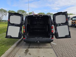 Przestrzeń ładunkowa — Ford TRANSIT CUSTOM 2.0 L1H1 Navi Trekhaak ! z 2024 roku