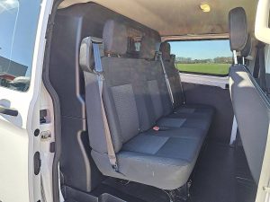 Rzędy siedzeń i ścianka działowa — Ford TRANSIT CUSTOM 2.0 L2H1 Dubbele Cabine z 2022 roku